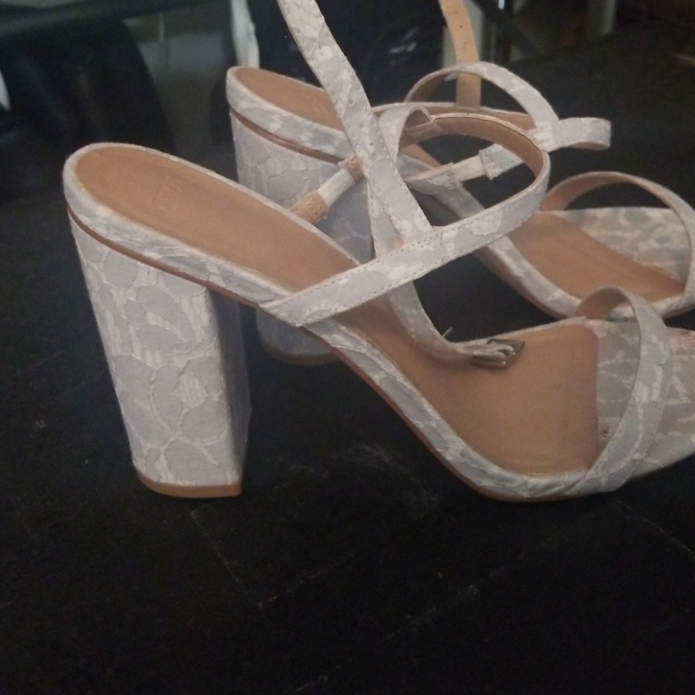Cute ASOS hello heels - Picture 3 of 4